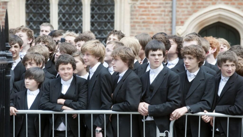 Privately educated Britons much more likely to hold top jobs