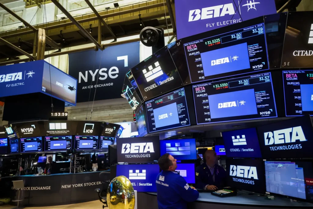 U.S. Stocks Rally on Economic Strength U.S. Stocks Rally on Economic Strength